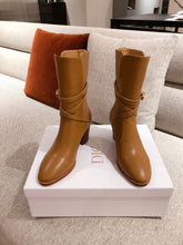 Load image into Gallery viewer, DIOR BOOTS 31
