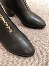 Load image into Gallery viewer, DIOR BOOTS 33

