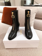 Load image into Gallery viewer, DIOR BOOTS 33
