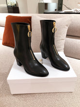 Load image into Gallery viewer, DIOR BOOTS 33
