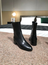 Load image into Gallery viewer, DIOR BOOTS 34
