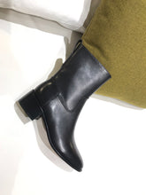 Load image into Gallery viewer, DIOR BOOTS 34
