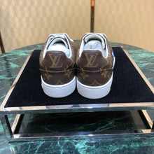 Load image into Gallery viewer, Louis Vuitton BASKILI
