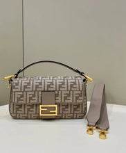 Load image into Gallery viewer, Baguette bag in dove gray
