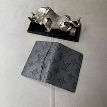 Load image into Gallery viewer, Louis vuitton small wallets for men
