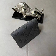 Load image into Gallery viewer, Louis vuitton small wallets for men

