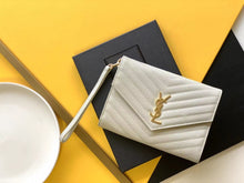Load image into Gallery viewer, CASSANDRE SAINT LAURENT MATELASS FLAP POUCH IN QUILTED GRAIN DE POUDRE EMBOSSED LEATHER

