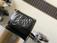 Load image into Gallery viewer, NIKI MEDIUM CHAIN BAG IN CRINKLED VINTAGE LEATHER
