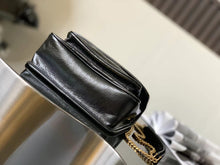 Load image into Gallery viewer, NIKI MEDIUM CHAIN BAG IN CRINKLED VINTAGE LEATHER
