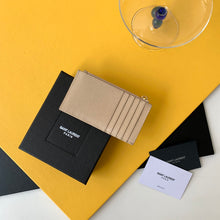 Load image into Gallery viewer, CASSANDRE MATELASS ZIPPED FRAGMENTS CARD CASE IN GRAIN DE POUDRE EMBOSSED LEATHER
