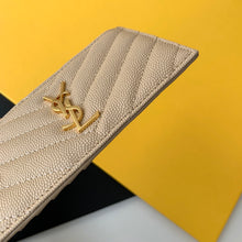 Load image into Gallery viewer, CASSANDRE MATELASS ZIPPED FRAGMENTS CARD CASE IN GRAIN DE POUDRE EMBOSSED LEATHER
