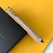 Load image into Gallery viewer, CASSANDRE MATELASS ZIPPED FRAGMENTS CARD CASE IN GRAIN DE POUDRE EMBOSSED LEATHER
