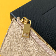 Load image into Gallery viewer, CASSANDRE MATELASS ZIPPED FRAGMENTS CARD CASE IN GRAIN DE POUDRE EMBOSSED LEATHER
