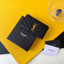Load image into Gallery viewer, CASSANDRE MATELASS ZIPPED FRAGMENTS CARD CASE IN GRAIN DE POUDRE EMBOSSED LEATHER
