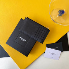Load image into Gallery viewer, CASSANDRE MATELASS ZIPPED FRAGMENTS CARD CASE IN GRAIN DE POUDRE EMBOSSED LEATHER
