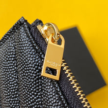 Load image into Gallery viewer, CASSANDRE MATELASS ZIPPED FRAGMENTS CARD CASE IN GRAIN DE POUDRE EMBOSSED LEATHER
